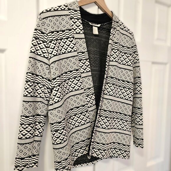 H&M Women's Cardigan Jacket Open Front Black and White Tribal Geometric Print - Picture 5 of 7